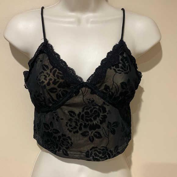 Gorgeous lace top - Picture 1 of 7